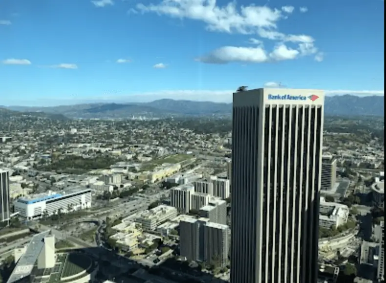 Horizonte de Downtown Los Angeles desde un abogado