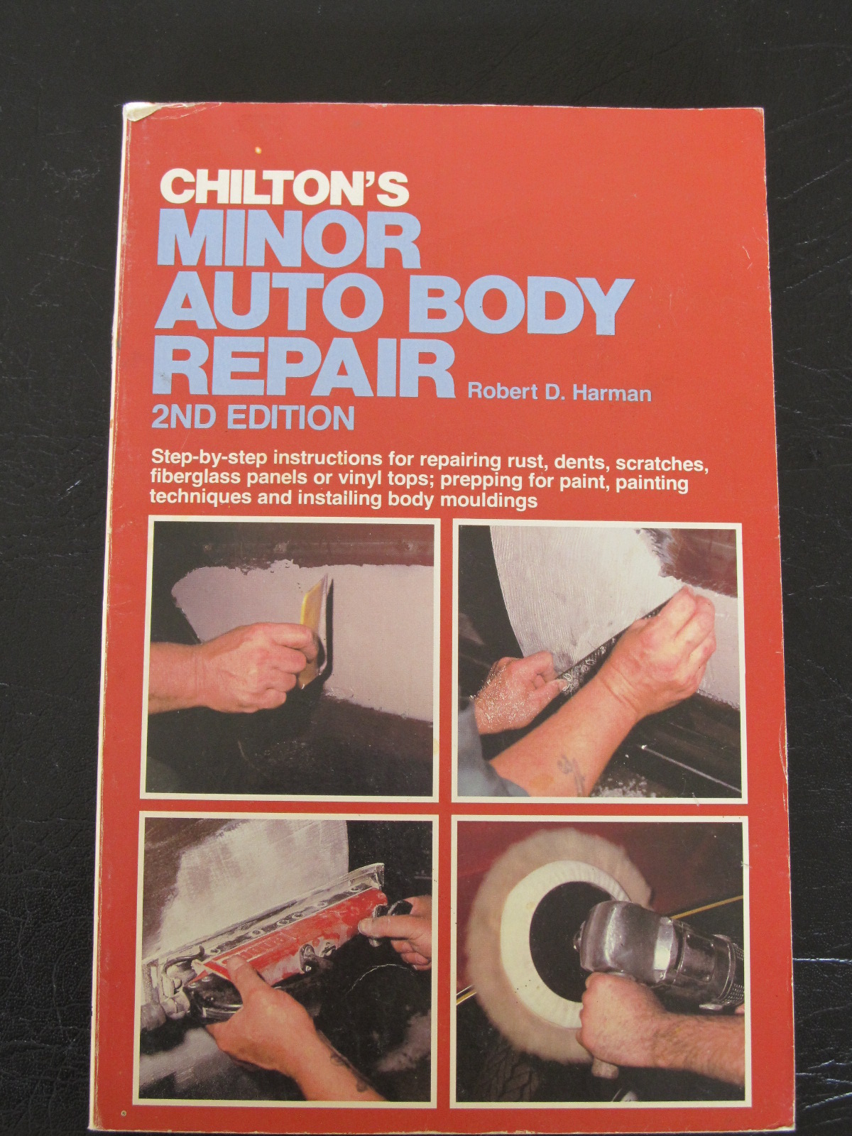 Portada de manual de reparación automotriz con fotos instructivas paso a paso de técnicas de reparación de carrocería